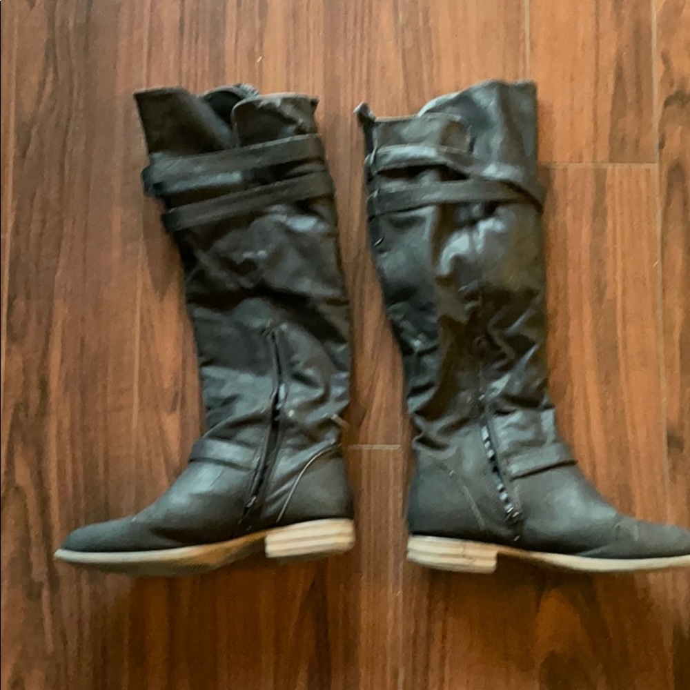 Flat Distressed Boots w/ Buckles - Picture 6 of 14